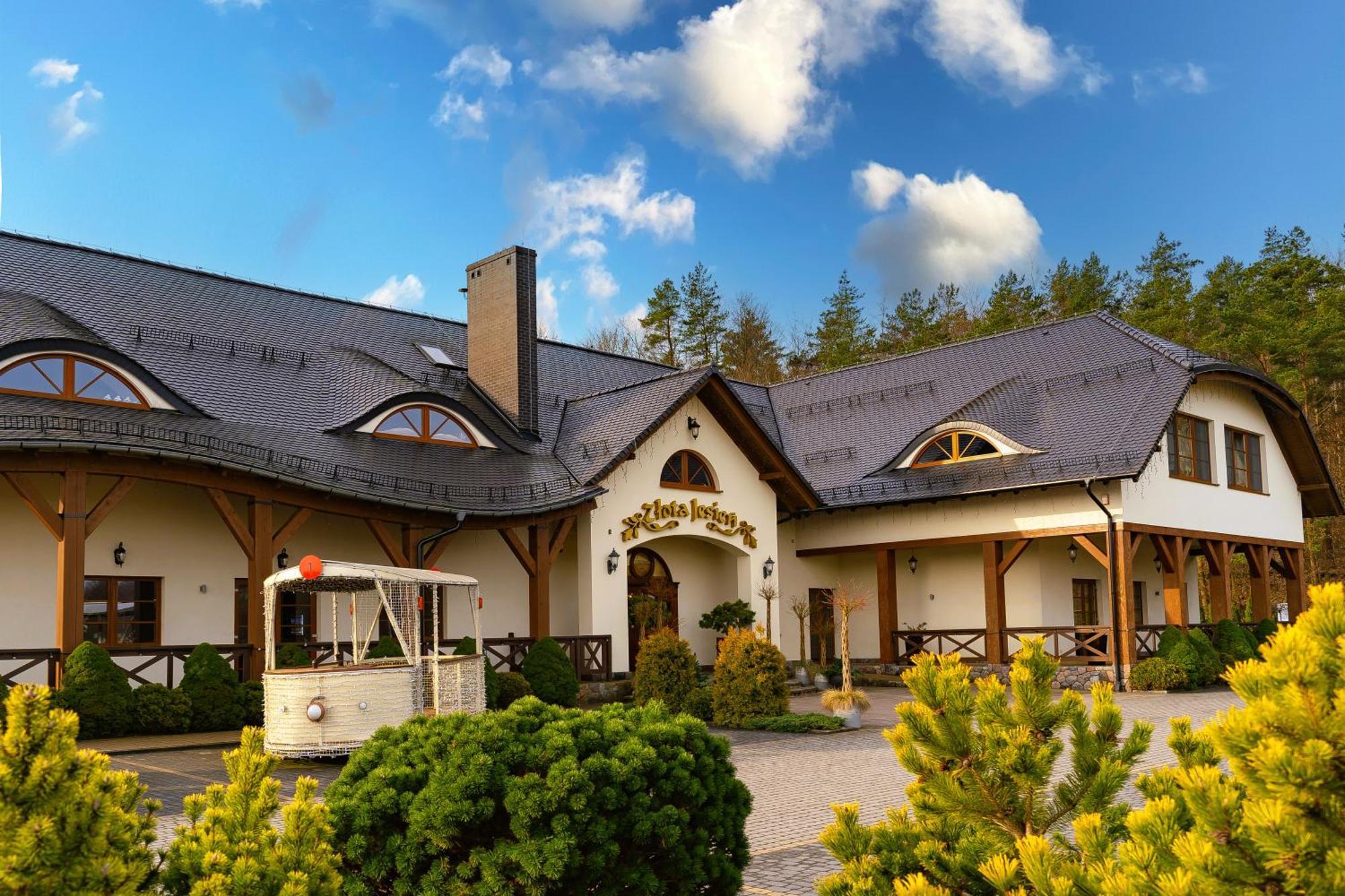 Zlota Jesien Restauracja I Noclegi Nad Jeziorem Kartuzy Exteriér fotografie