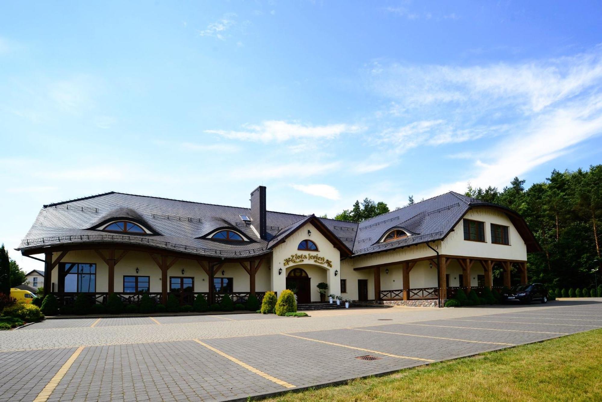 Zlota Jesien Restauracja I Noclegi Nad Jeziorem Kartuzy Exteriér fotografie